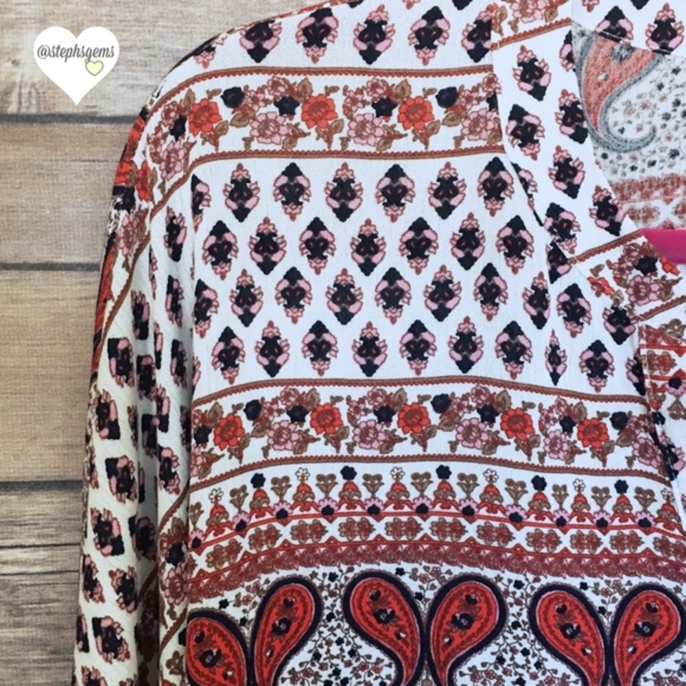 DOORBUSTER ๐Floral Paisley Blouse - Picture 2 of 3